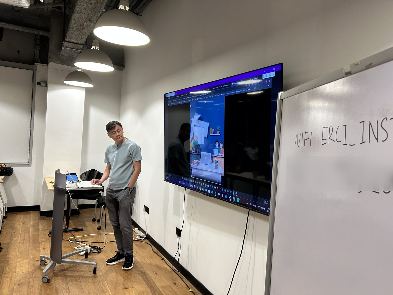 Keith Teo presenting the image and video generation build-along at AI Power Users Meetup 04, ERC Institute