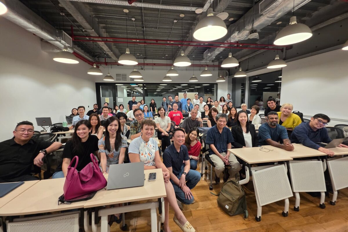Group photo of attendees with Keith Teo at AI Power Users Meetup 05 at ERC Institute, Singapore